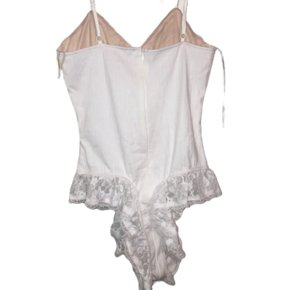NEW Revolve White Lace bodice With Lace Trim Bodysuit size small - Picture 3 of 8